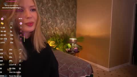 Snapshot of mollyymayy chatting on 05/14/26, 01:45 mollyymayy online show from 05/14/26, 01:45