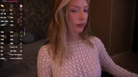 Snapshot of mollyymayy chatting on 05/28/26, 04:37 mollyymayy online show from 05/28/26, 04:37