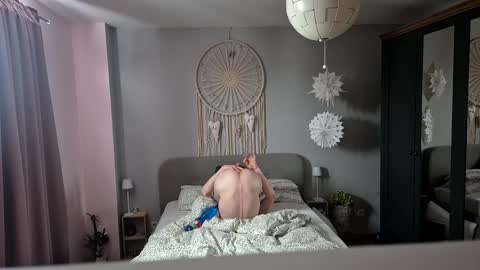 Snapshot of molnaratti14 chatting on 01/05/25, 10:43 Oszkr online show from 01/05/25, 10:43