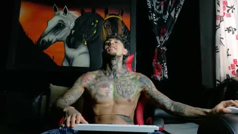 Snapshot of molotov_explosive chatting on 10/24/25, 02:35 Molotov online show from 10/24/25, 02:35