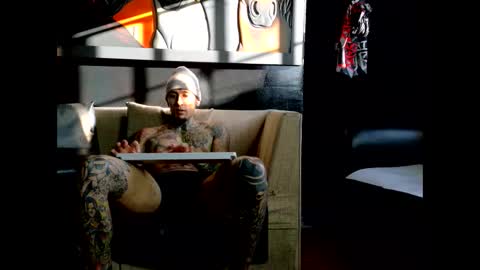 Snapshot of molotov_explosive chatting on 10/25/25, 09:31 Molotov online show from 10/25/25, 09:31