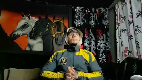 Snapshot of molotov_explosive chatting on 10/28/25, 12:47 Molotov online show from 10/28/25, 12:47