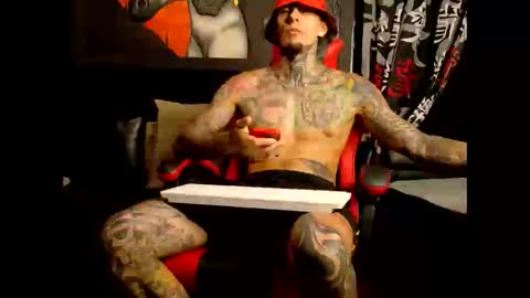 Snapshot of molotov_explosive chatting on 11/01/25, 12:23 Molotov online show from 11/01/25, 12:23