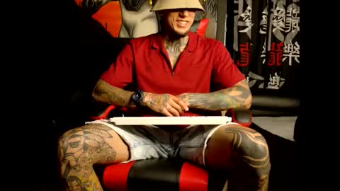 Snapshot of molotov_explosive chatting on 11/02/25, 12:24 Molotov online show from 11/02/25, 12:24