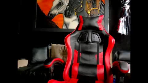 Snapshot of molotov_explosive chatting on 11/05/25, 09:04 Molotov online show from 11/05/25, 09:04