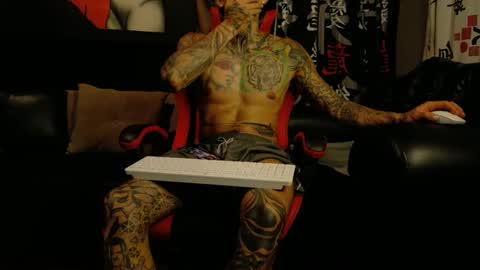 Snapshot of molotov_explosive chatting on 11/08/25, 01:17 Molotov online show from 11/08/25, 01:17