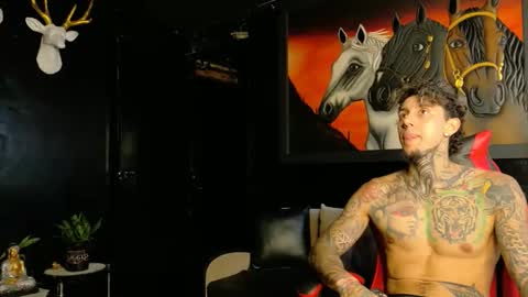 Snapshot of molotov_explosive chatting on 11/18/25, 04:44 Molotov online show from 11/18/25, 04:44