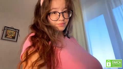 Snapshot of moltenpeach chatting on 07/06/26, 04:31 Hermina online show from 07/06/26, 04:31