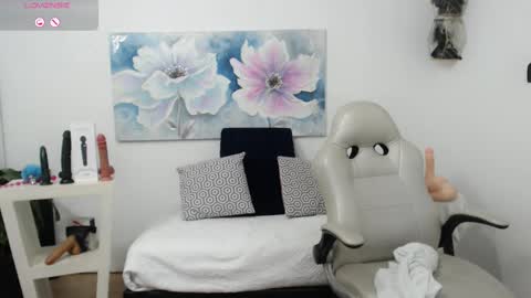 Snapshot of mom_17 chatting on 03/09/25, 11:35 Celeste online show from 03/09/25, 11:35