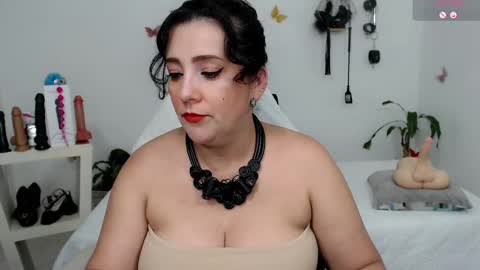 Snapshot of mom_17 chatting on 09/19/25, 08:09 Celeste online show from 09/19/25, 08:09