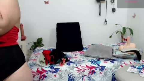 Snapshot of mom_17 chatting on 10/02/25, 09:44 Celeste online show from 10/02/25, 09:44