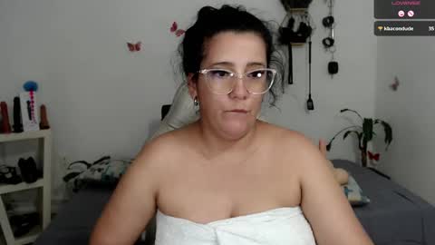 Snapshot of mom_17 chatting on 10/08/25, 09:01 Celeste online show from 10/08/25, 09:01