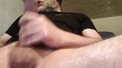 Snapshot of momcrush_v chatting on 03/08/25, 01:25 momcrush_v online show from 03/08/25, 01:25