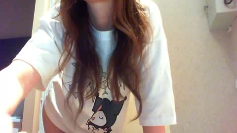 Snapshot of momentbeforedown chatting on 05/11/26, 01:33 Hailey online show from 05/11/26, 01:33