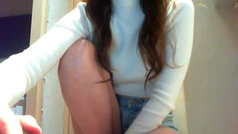 Snapshot of momentbeforedown chatting on 05/17/26, 10:17 Hailey online show from 05/17/26, 10:17