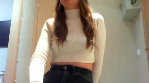 Snapshot of momentbeforedown chatting on 05/30/26, 07:44 Hailey online show from 05/30/26, 07:44