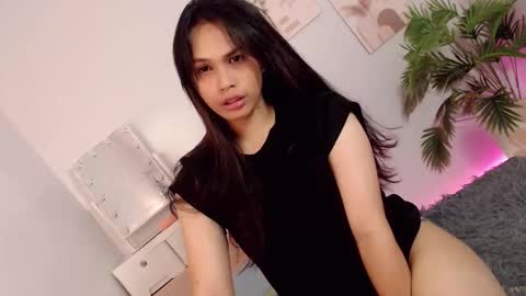 MOMIKHEM online show from 09/24/25, 08:06