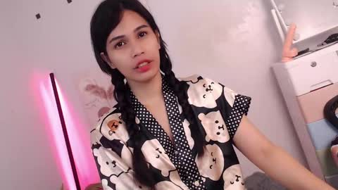 MOMIKHEM online show from 05/04/26, 03:41