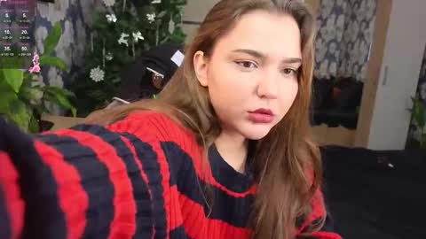 Snapshot of momiji_i chatting on 01/10/26, 01:35 Leah online show from 01/10/26, 01:35