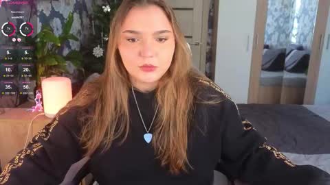 Snapshot of momiji_i chatting on 01/17/26, 12:10 Leah online show from 01/17/26, 12:10