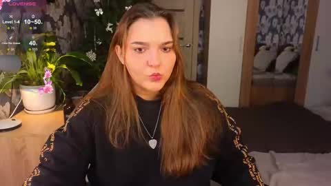 Snapshot of momiji_i chatting on 01/18/26, 01:04 Leah online show from 01/18/26, 01:04