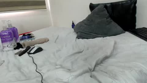 Snapshot of mommy26 chatting on 02/06/25, 01:32 mommy26 online show from 02/06/25, 01:32