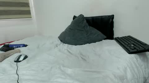 Snapshot of mommy26 chatting on 02/08/25, 12:39 mommy26 online show from 02/08/25, 12:39