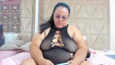 Snapshot of mommy_cute chatting on 02/23/25, 12:51 Jelitza online show from 02/23/25, 12:51