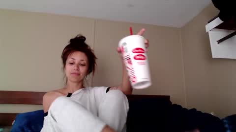 Snapshot of mommyswett chatting on 11/10/25, 09:14 mommyswett online show from 11/10/25, 09:14