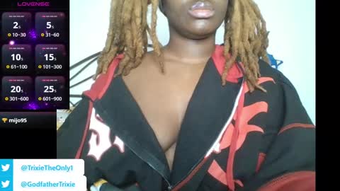 Snapshot of mommytrixie chatting on 10/09/25, 11:36 Mommy Trixie online show from 10/09/25, 11:36