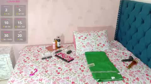 Snapshot of mommywebcam chatting on 10/21/25, 02:34 DINAH online show from 10/21/25, 02:34