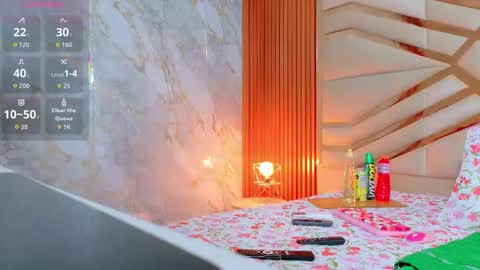 Snapshot of mommywebcam chatting on 10/24/25, 02:19 DINAH online show from 10/24/25, 02:19