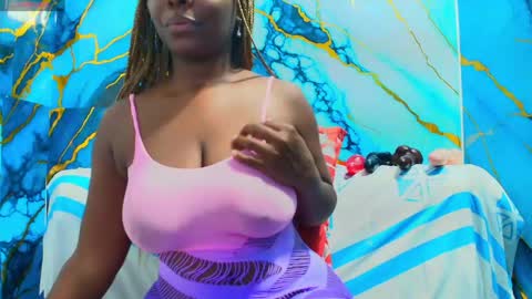 Snapshot of mommywebcam chatting on 06/01/26, 02:02 DINAH online show from 06/01/26, 02:02