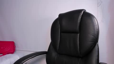 Momo  online show from 04/18/26, 02:59