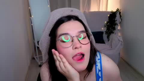 Momo online show from 06/03/26, 10:48
