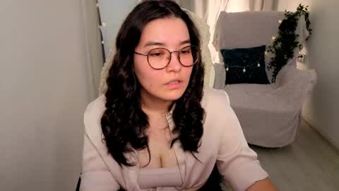 Momo online show from 06/04/26, 10:05