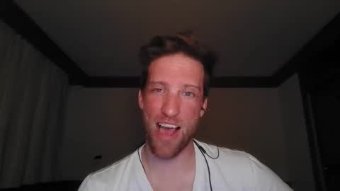 Snapshot of moms_little_monster chatting on 11/06/25, 08:10 moms_little_monster online show from 11/06/25, 08:10