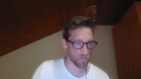 Snapshot of moms_little_monster chatting on 11/11/25, 09:04 moms_little_monster online show from 11/11/25, 09:04