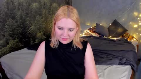 mon1ca_jones online show from 12/19/25, 09:38