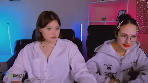 Mona  online show from 11/26/25, 08:32