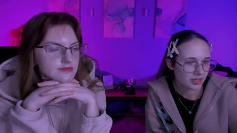 Mona  online show from 04/05/26, 07:33