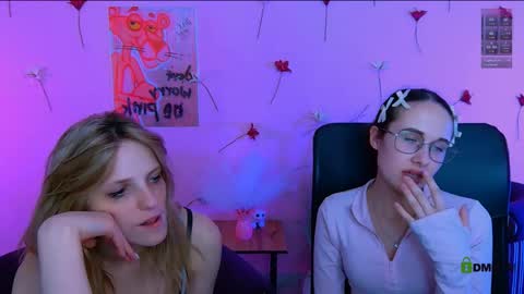 Snapshot of mona_cloud chatting on 05/18/26, 04:07 Mona online show from 05/18/26, 04:07