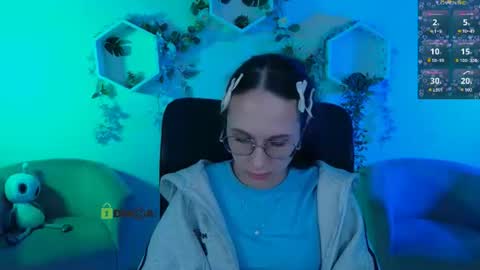 Snapshot of mona_cloud chatting on 06/19/26, 06:56 Mona online show from 06/19/26, 06:56