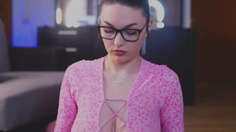 Snapshot of mona_lisss chatting on 01/17/25, 11:27 Mona Lisss online show from 01/17/25, 11:27