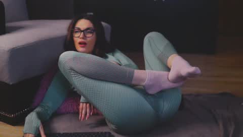 Snapshot of mona_lisss chatting on 01/18/25, 06:21 Mona Lisss online show from 01/18/25, 06:21