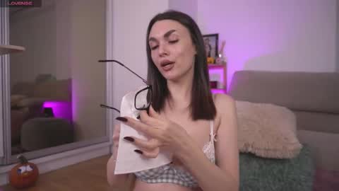 Snapshot of mona_lisss chatting on 10/15/25, 11:10 Mona Lisss online show from 10/15/25, 11:10