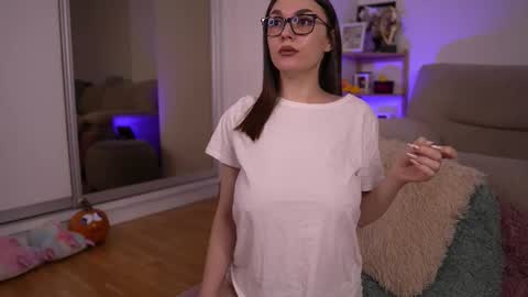 Snapshot of mona_lisss chatting on 11/25/25, 12:38 Mona Lisss online show from 11/25/25, 12:38