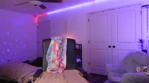 Snapshot of mona_the_milf chatting on 11/13/25, 01:48 Lutsen......rebranding online show from 11/13/25, 01:48