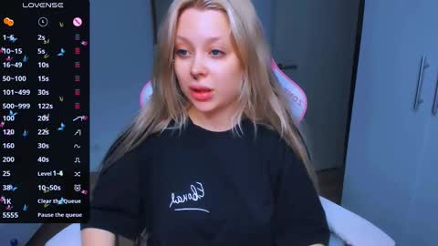 Snapshot of monalauu chatting on 01/15/25, 11:21 online show from 01/15/25, 11:21