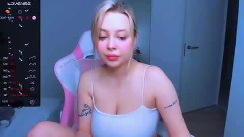 Snapshot of monalauu chatting on 02/24/25, 11:19 online show from 02/24/25, 11:19